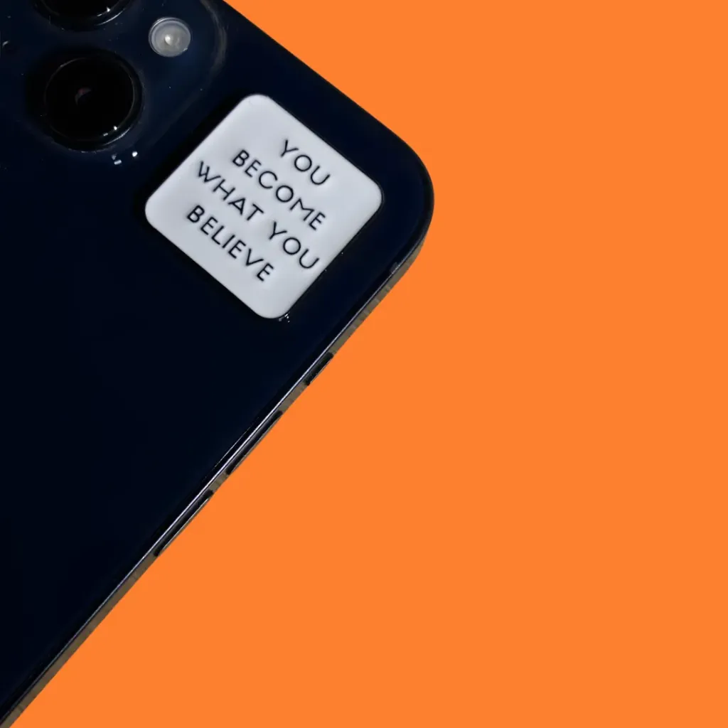 ستيكر معدني عبارة تحفيزية